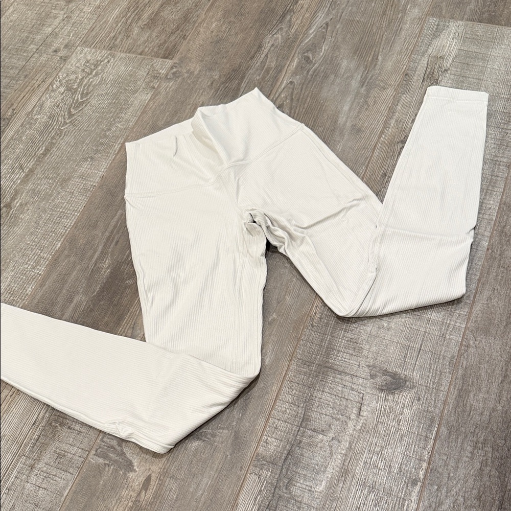 Lululemon off white/White Ribbed Leggings size 4